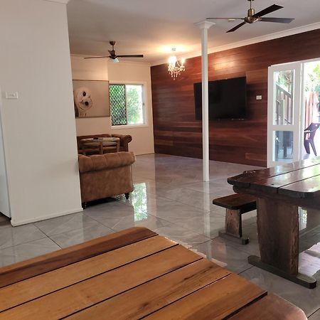 Travellers Paradise Cairns Luaran gambar Interior of the house