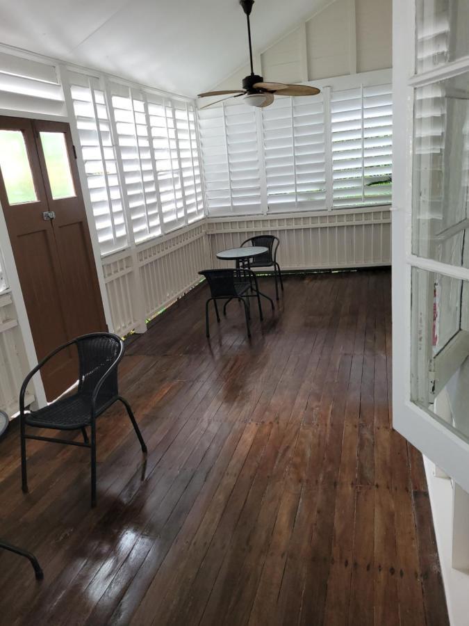 Travellers Paradise Cairns Luaran gambar A balcony in a house