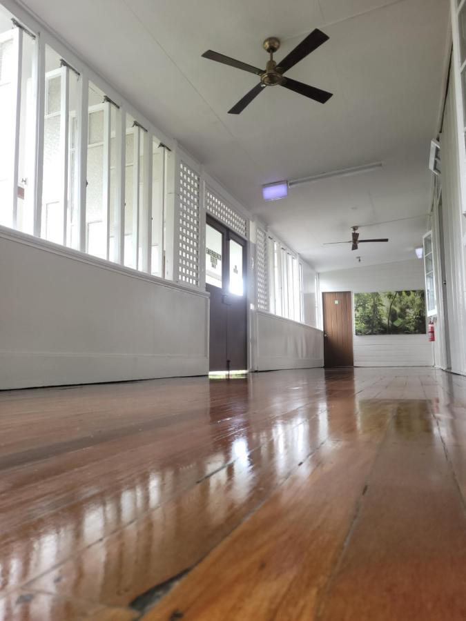 Travellers Paradise Cairns Luaran gambar Interior of the school