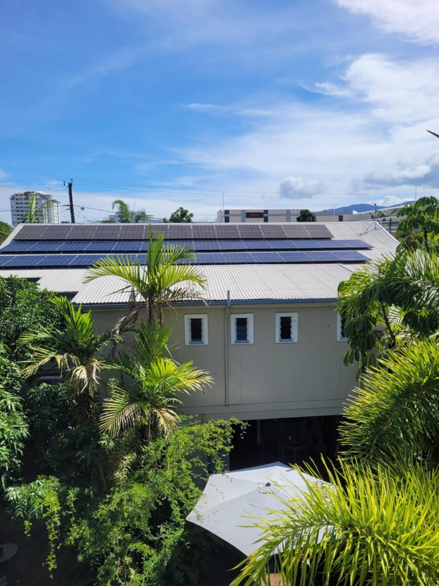 Travellers Paradise Cairns Luaran gambar Solar panels on a home in Cairns, Queensland, Australia