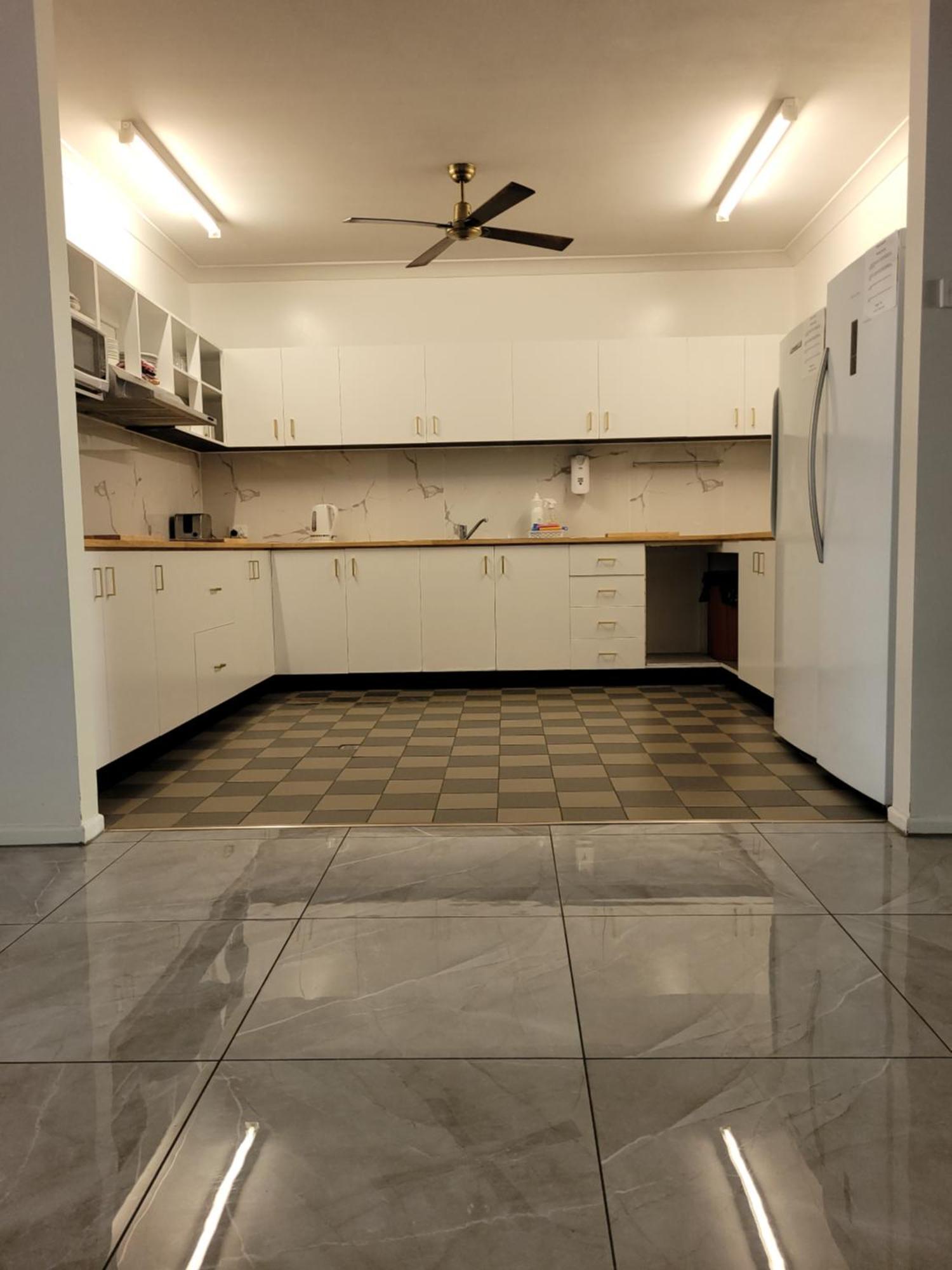 Travellers Paradise Cairns Luaran gambar A kitchen in a typical apartment