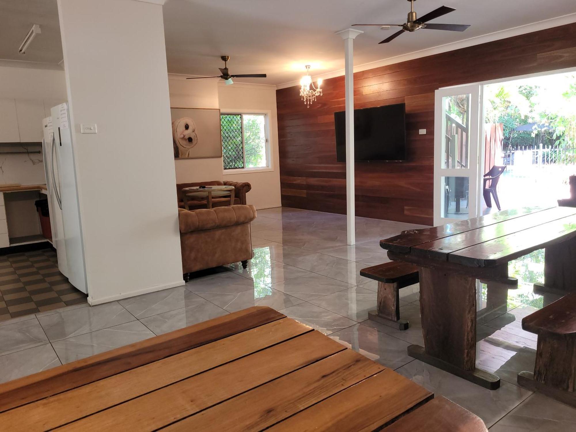 Travellers Paradise Cairns Luaran gambar Interior of the house