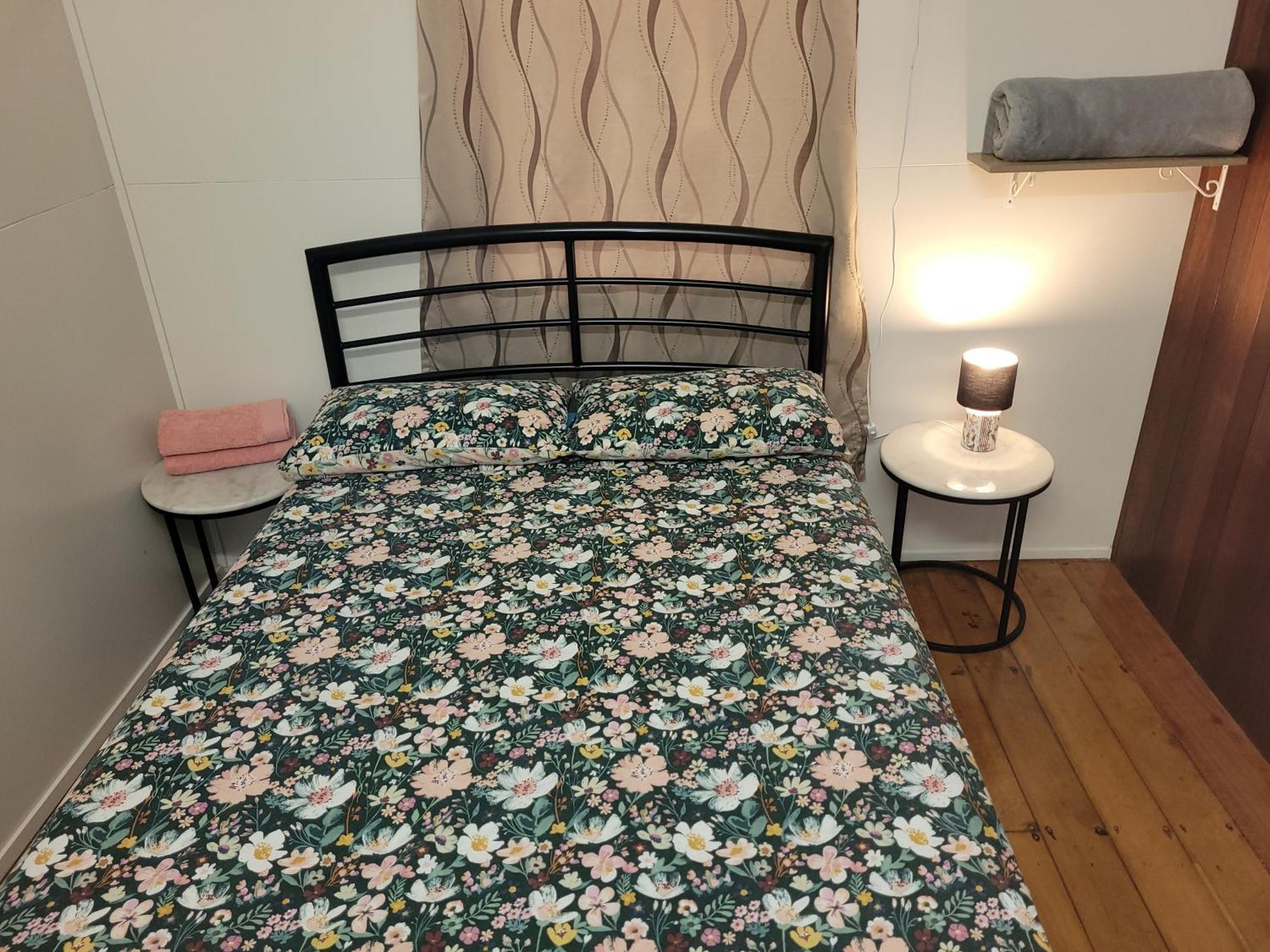 Travellers Paradise Cairns Luaran gambar A bed with a mattress