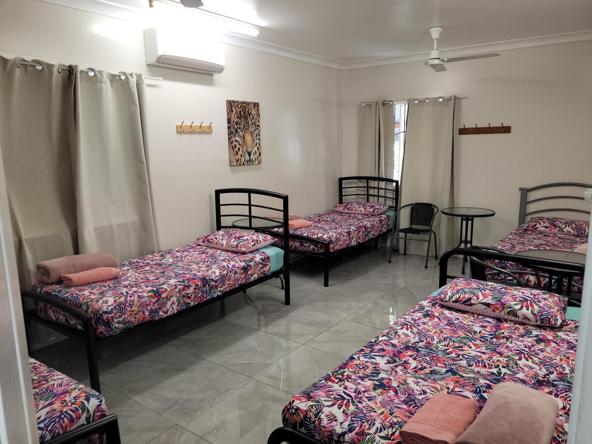 Travellers Paradise Cairns Luaran gambar A room at the hostel