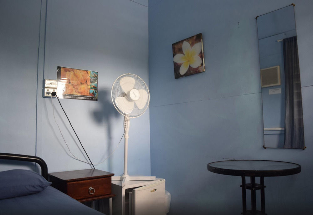 Travellers Paradise Cairns Luaran gambar A room at the hostel