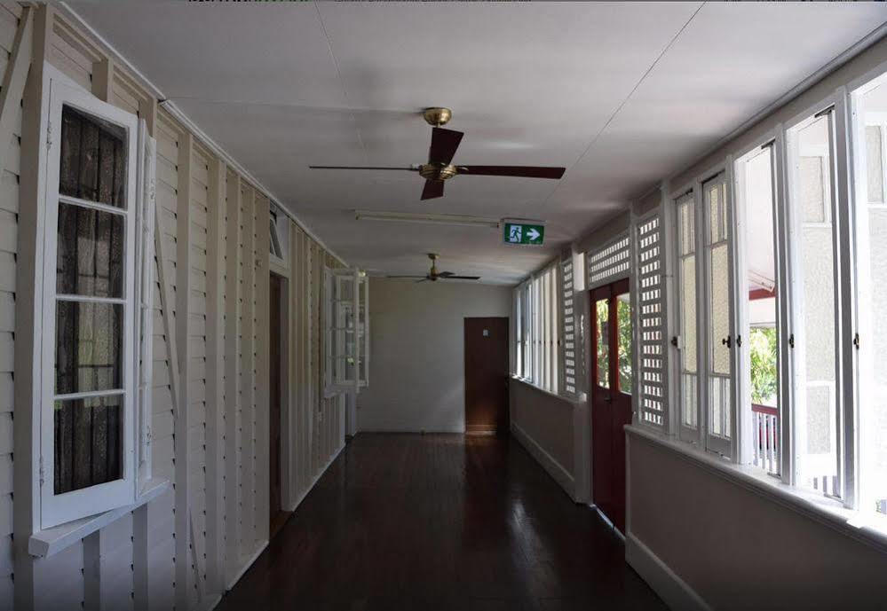 Travellers Paradise Cairns Luaran gambar Corridor, 2015